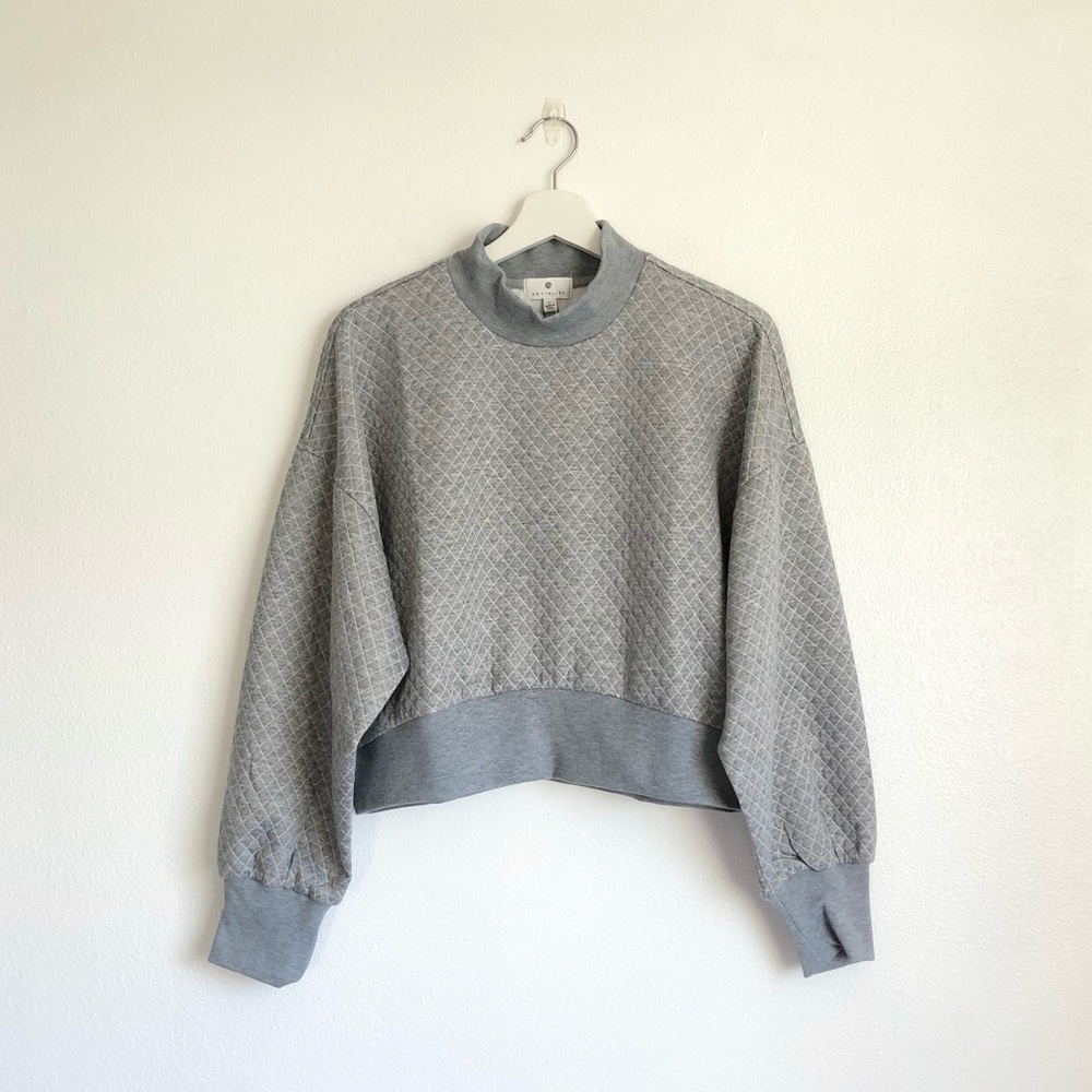 NWT Socialite Grey Diamond Quilted Mock Neck Cropped Sweatshirt Size XL